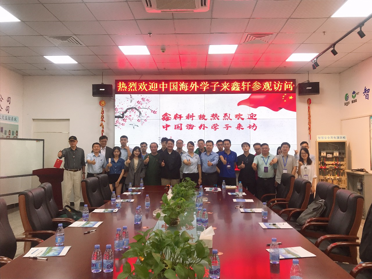 热烈欢迎中国海外学子来我司参观访问